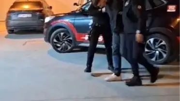 Arnavutköy'de Motosikletli Şüpheli Uyuşturucu ve Silahla Yakalandı