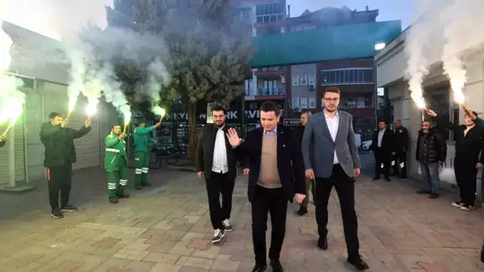 Erkan Aydın, Emek Mahallesi'nde Ramazan İftarını Halkla Birlikte Kutladı