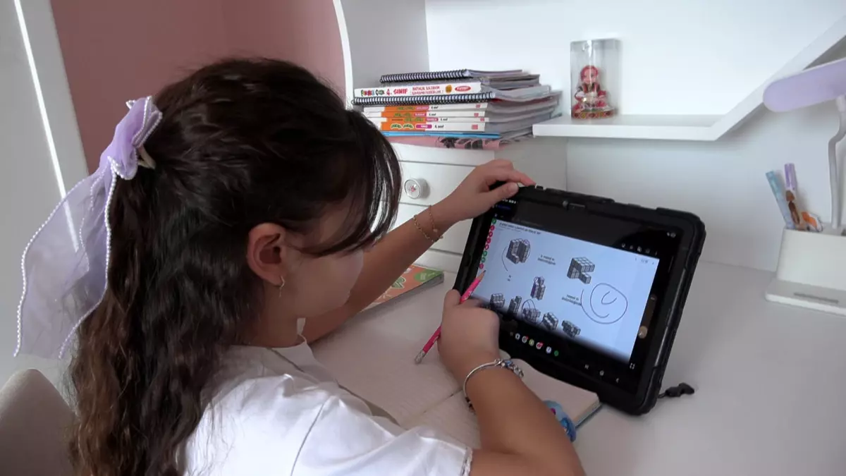 Trabzonlu Genç Mucize Lina Saka, STEM Olimpiyatları'nda Tam Puanla Dünya Şampiyonu Oldu