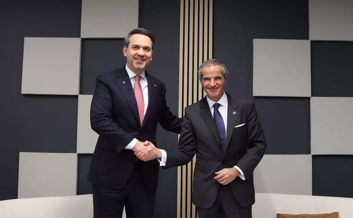 Enerji Bakanı Bayraktar, Paris Nükleer Zirvesi'nde Bölgesel İşbirliği Görüşmelerini Derinleştirdi