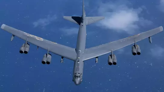 ABD'nin B-52 Bombardıman Uçakları İngiltere'deki RAF Fairford Üssüne İndi