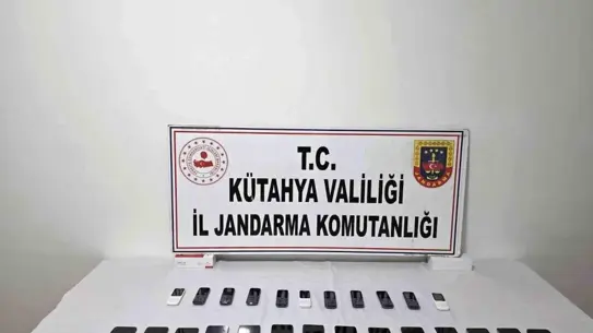Kütahya’da Jandarma 1,5 Milyon TL Değerinde Kaçak Cep Telefonu Ele Geçirdi
