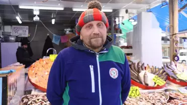 Rize Balık Pazarında Hamsi Talebi Zirve Yaptı: Kilogramı 100 TL