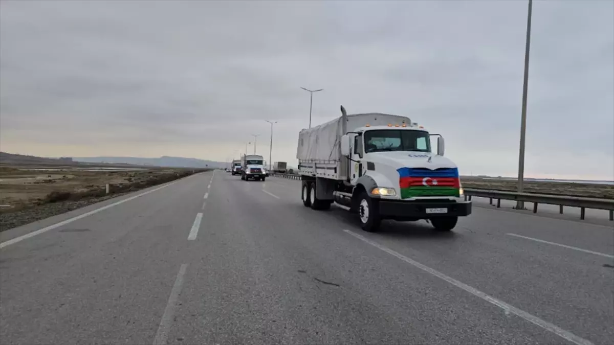 Azerbaycan, İran'a Gıda ve İlaç Yardımı Gönderdi