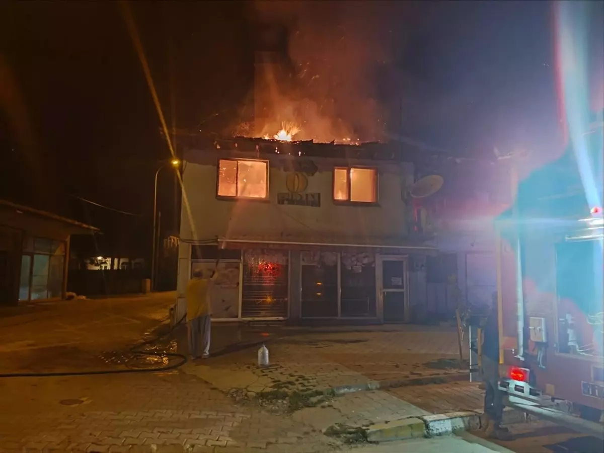 Bilecik’te İki Katlı Binada Çıkan Yangın Kontrol Altına Alındı