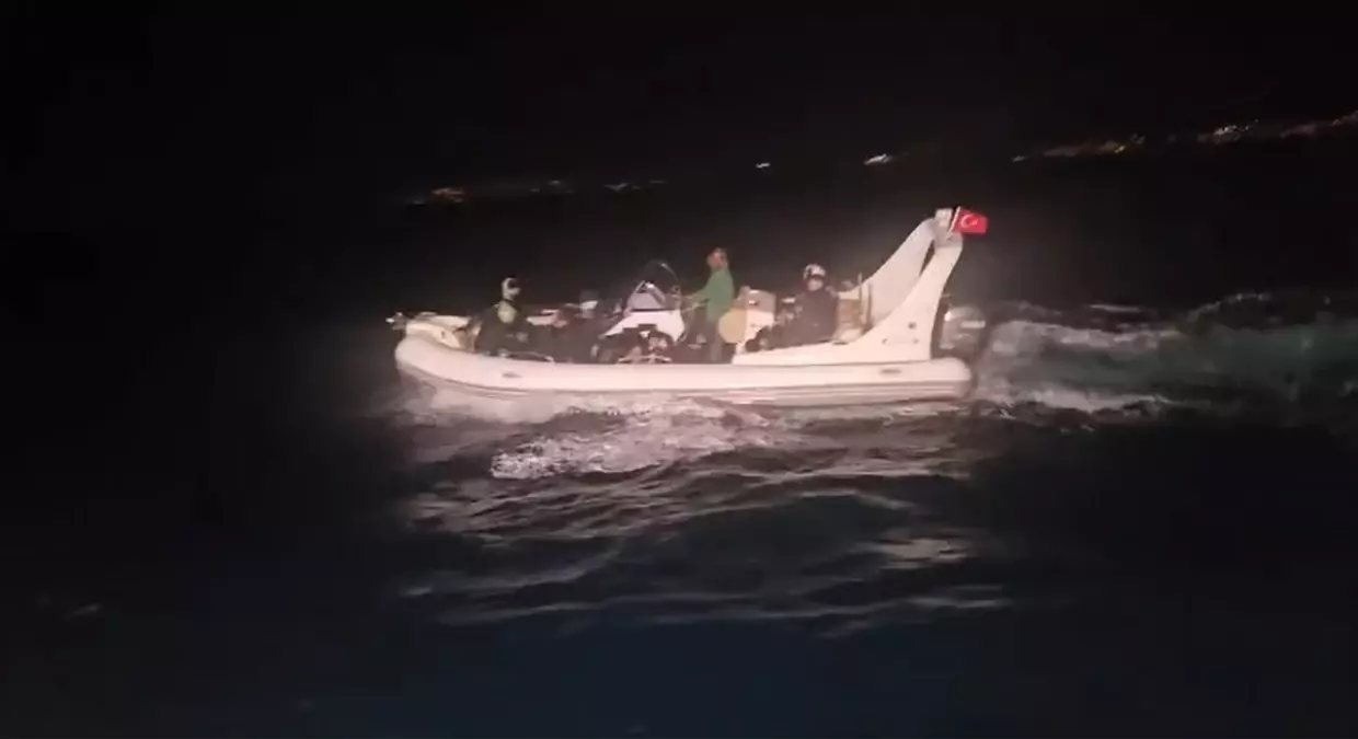 Bodrum Açıklarında 21 Düzensiz Göçmen ve Bir Kaçakçı Yakalandı