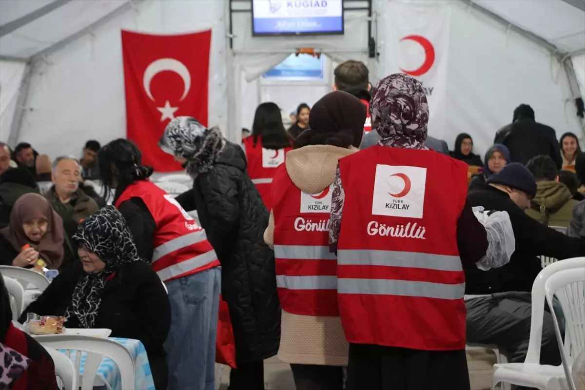 Kütahya’da 1500 Kişiye İftar Sofrası: Gönüllü Çadır Projesi