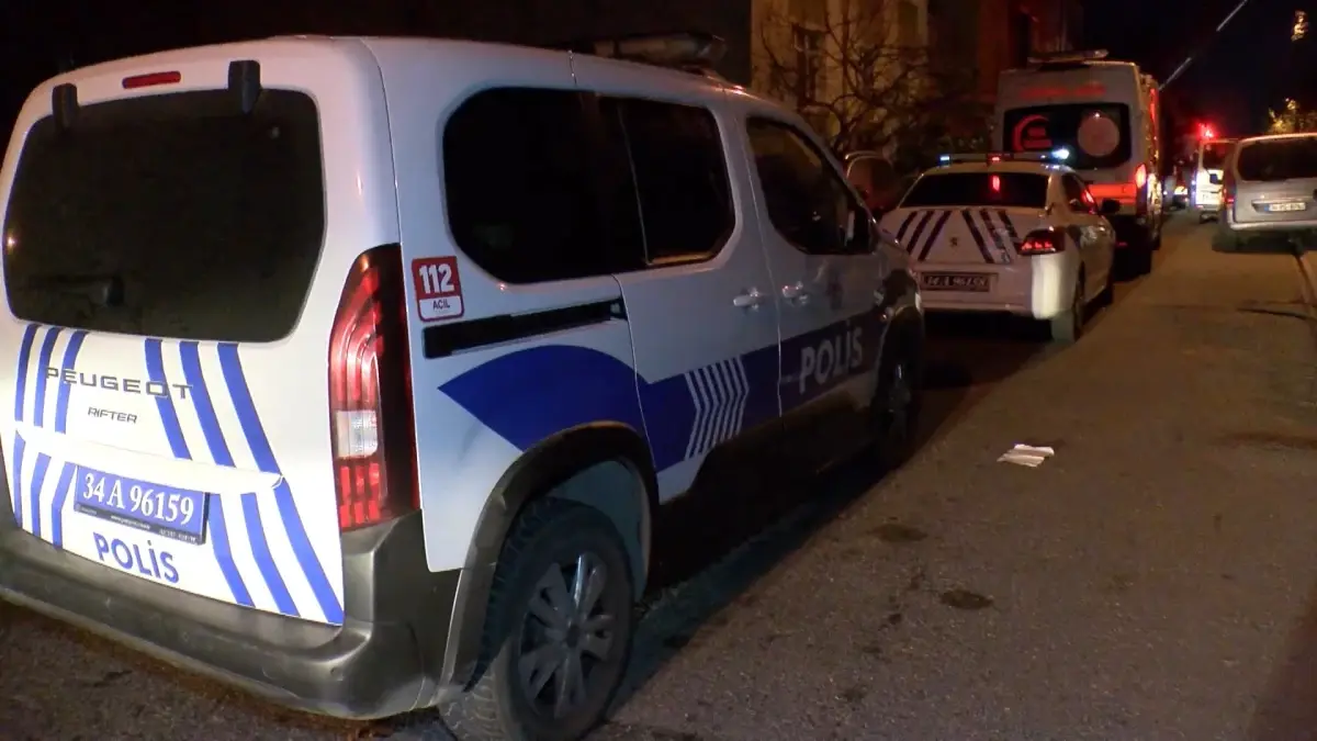 Ümraniye'de 5 Katlı Bina Yangını Hızlıca Kontrol Altına Alındı