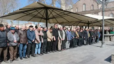 Balıkesir’in Ünlü Esnafı Sinan Ergüven’e Veda Töreni Gerçekleşti