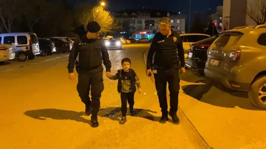 İnegöl'de 5 Yaşındaki Çocuk 1 km Uzaklıkta Sağ Salim Bulundu
