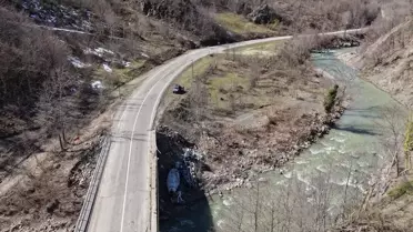 Kastamonu’da Köprüden Düşen Beton Mikseri Sürücüyü Ağır Yaraladı