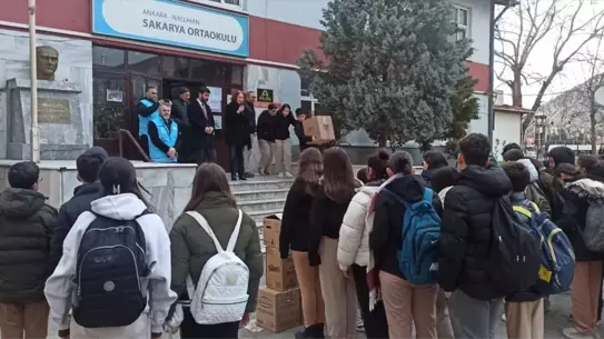 Nallıhanlı Gençler Ramazan’da İhtiyaç Sahiplerine Yardım Kolileri Hazırladı