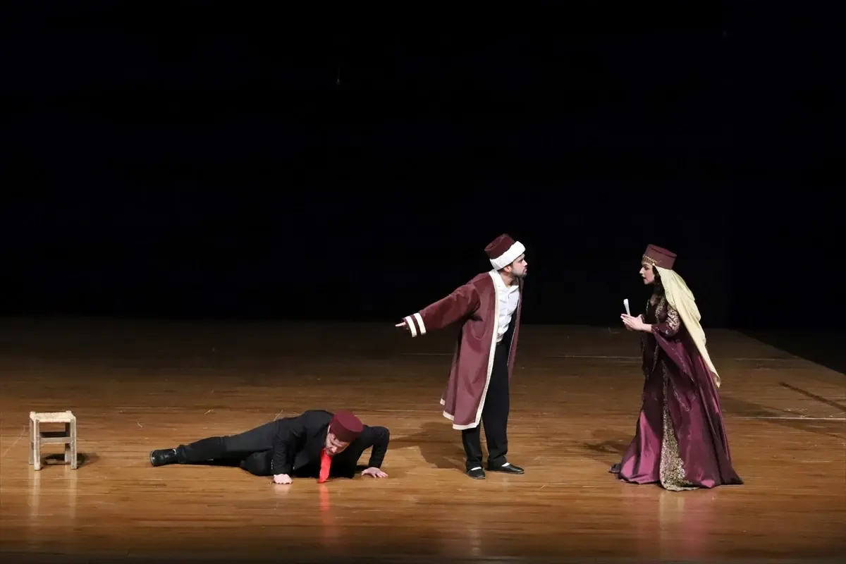 NEVÜ Sahnesinde 'Tahir ile Zühre' Yeniden Canlandı