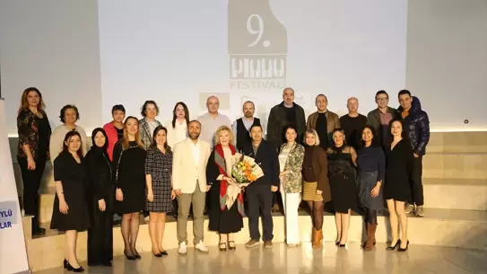 Gülsin Onay, Denizli’de Öğrencilerle Buluşup Mini Konser Verdi