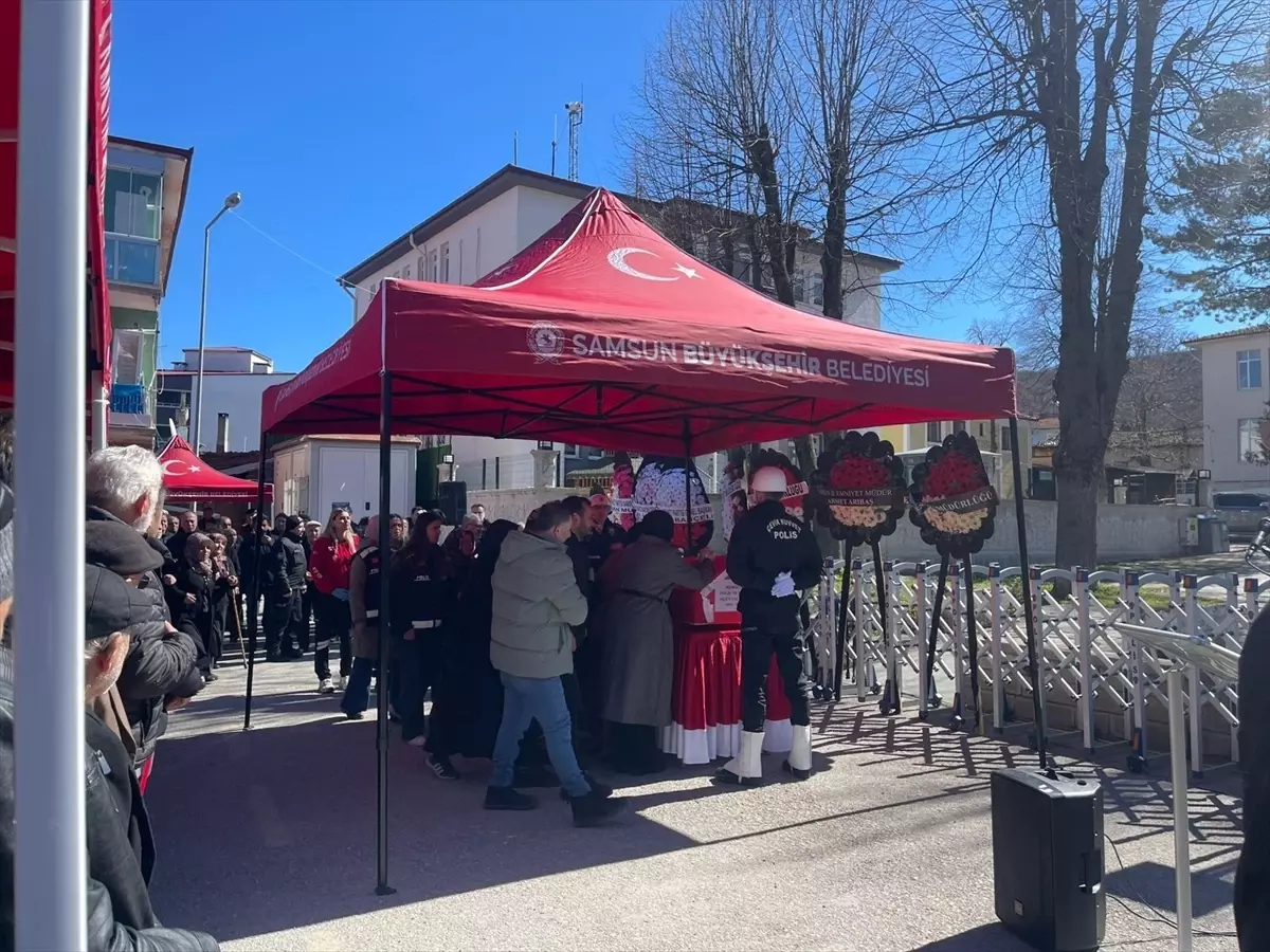 Midyat’ta Görev Başında Kalp Krizi Geçiren Polis Memuru Ogün Salurlu’nun Cenazesi Ladik’te Gerçekleştirildi