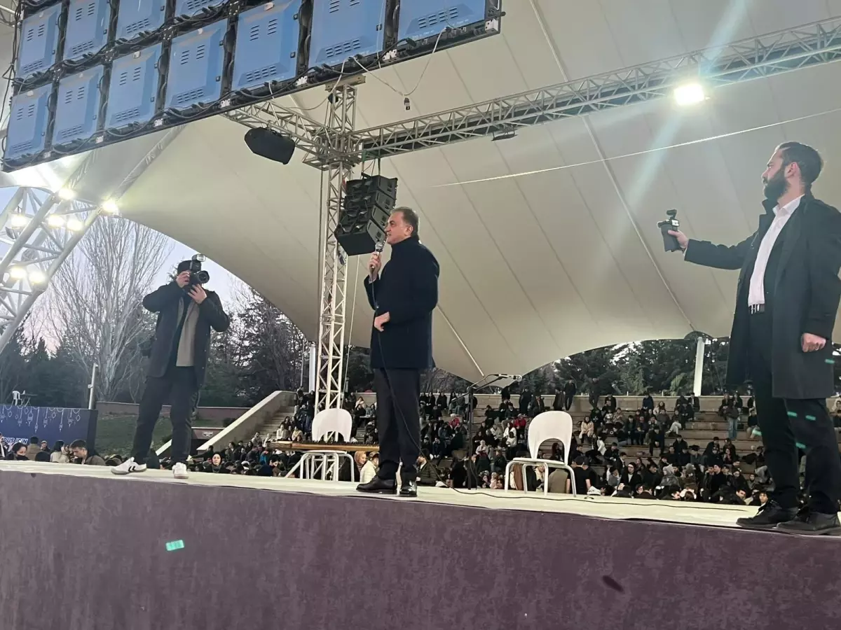 Ömer Çelik, Ankara Üniversitesi'nde Gençlerle Ramazan İftarını Kutladı