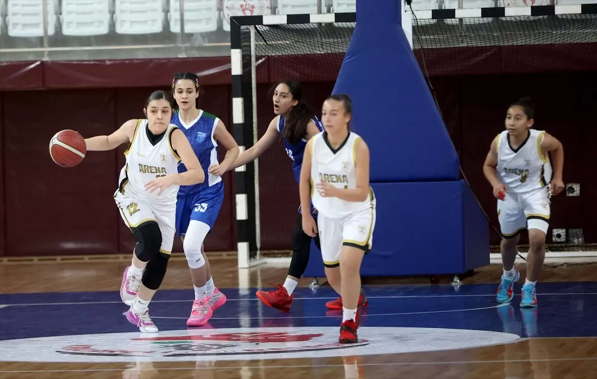 Kırklareli'de 14 Yaş Altı Kızlar Basketbol Şampiyonası İkinci Gün Heyecanı