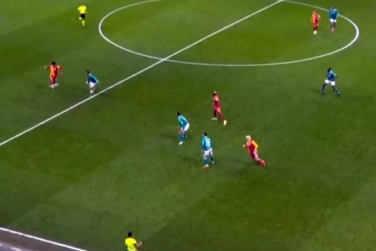 VAR kararıyla iptal edilen gol sonrası Galatasaray’da tansiyon yükseldi