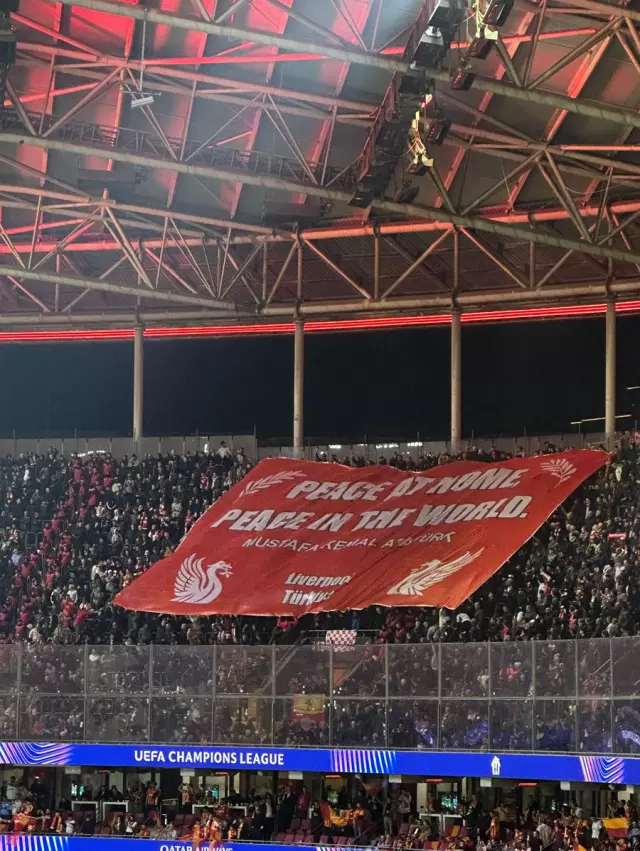 Pankartın tribünlerdeki görünümü