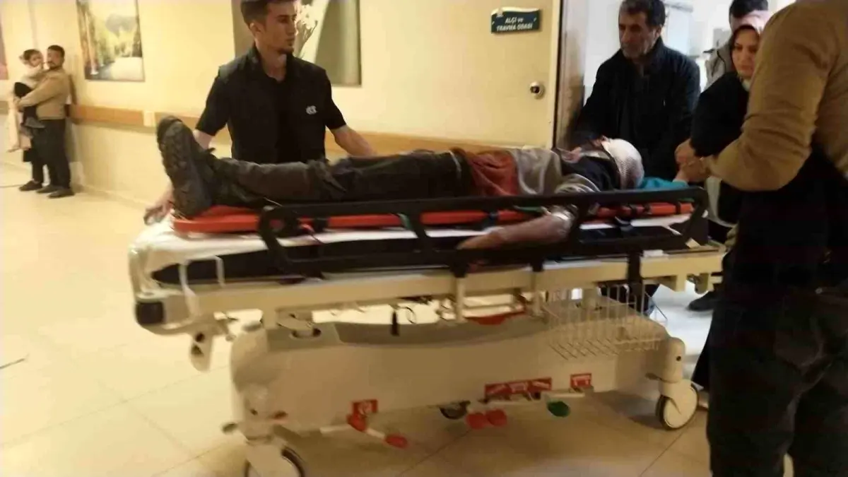 İnegöl’de Ehliyetsiz Sürücünün Kontrolden Çıkan Aracı Tıra Çarptı