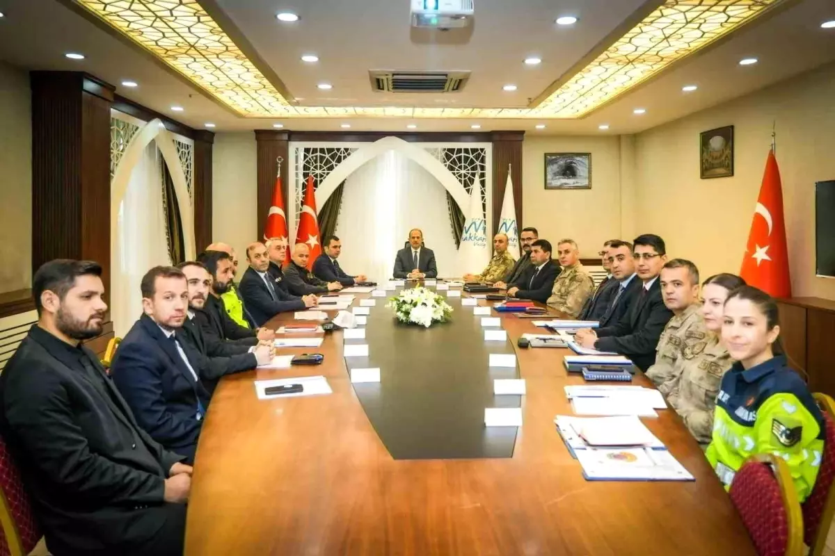 Hakkari'de Asayiş Toplantısı: Suç Oranları Düşerken Narkotik Operasyonları Artıyor