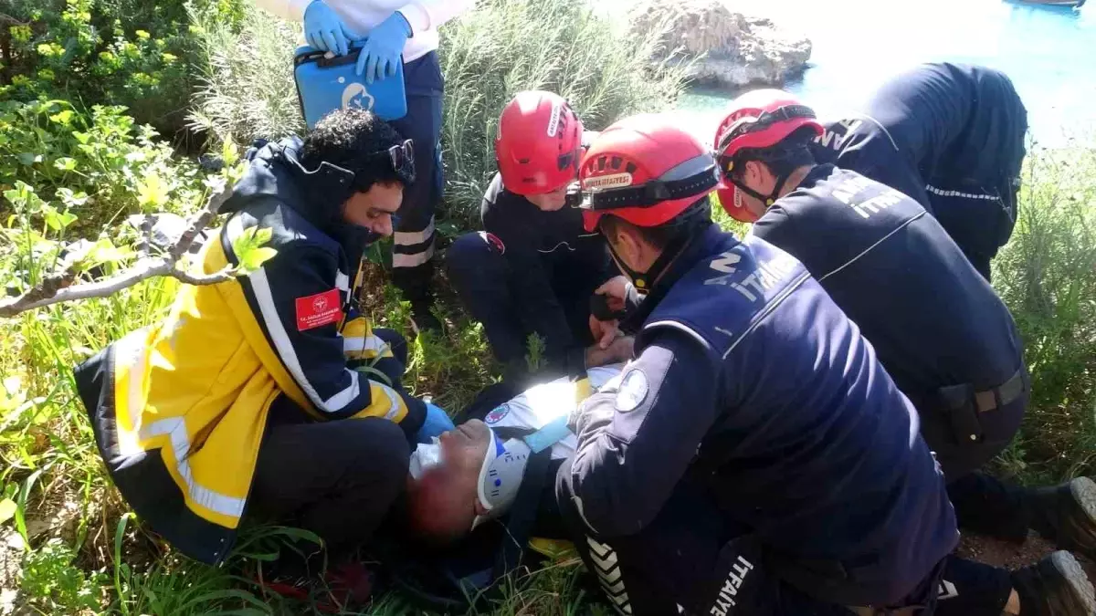 Antalya’da 20 Metre Düşen Vatandaş İncir Ağacının Yardımıyla Hayata Döndü