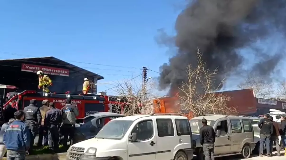 Kahramanmaraş Dulkadiroğlu'nda Küçük Sanayi Sitesi Yangını Kısa Sürede Kontrol Altına Alındı