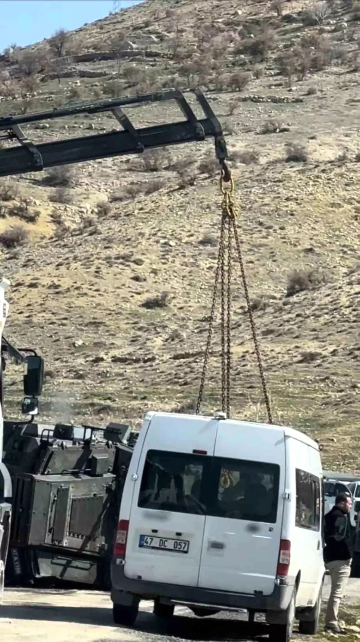 Mardin'de Zırhlı Araç Devrildi: 3 Polis Yaralı