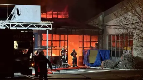 Kayseri Melikgazi'de Mobilya Atölyesinde Çıkan Yangın Kontrol Altına Alındı