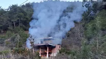 Yangın sonrası yayla evinin kalıntıları