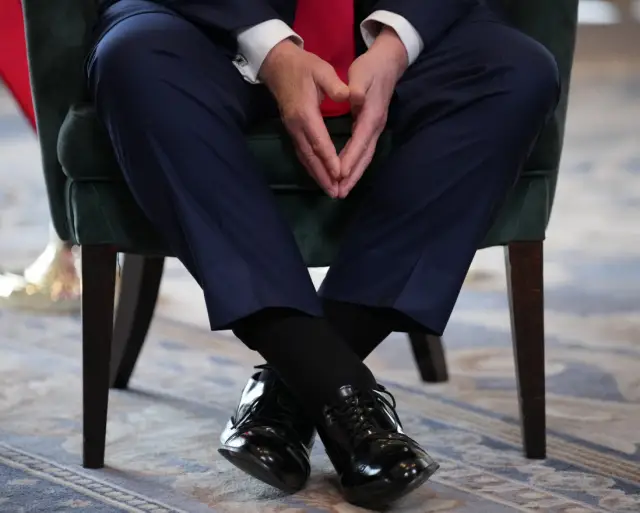 Beyaz Saray içinde ayakkabıların sergilendiği an