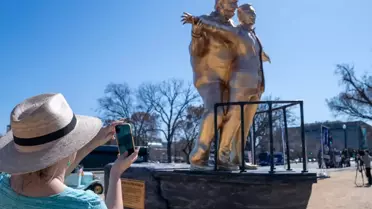 Washington’da ‘Best Friends Forever’ Heykeli: Trump ve Epstein’e Politik Protesto