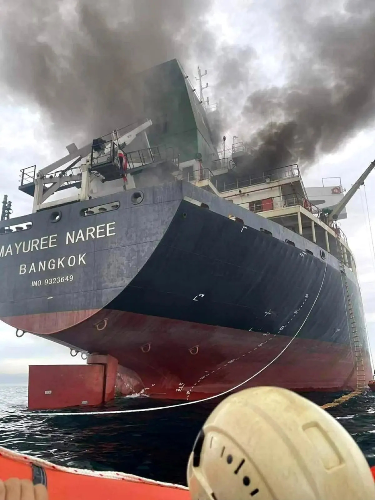 Taylandlı Kargo Gemisi Hürmüz Boğazı'nda Saldırıya Maruz Kaldı, 20 Mürettebat Kurtarıldı
