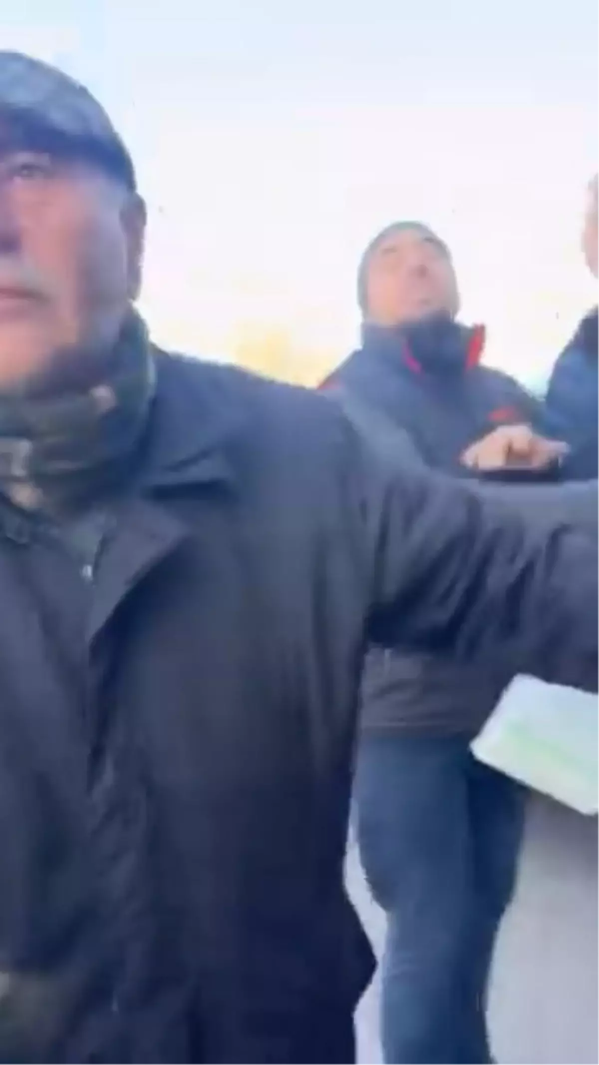 Avcılar’da Otomobil Sürücüsü Motosikletliyi Tehdit Etti: Görüntüler Ortaya Çıktı