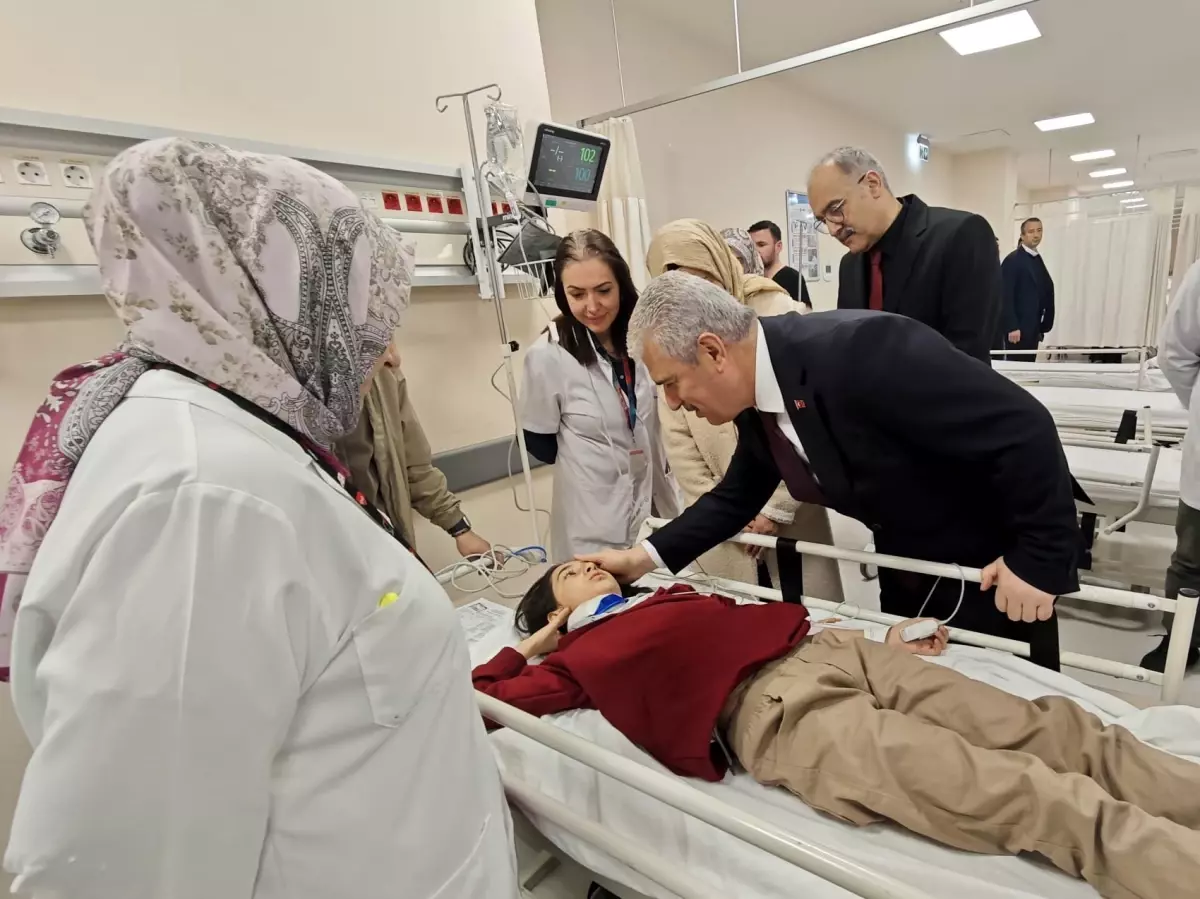 Konya'da Belediye ve Öğrenci Servisi Otobüsü Çarpıştı: 17 Hafif Yaralı