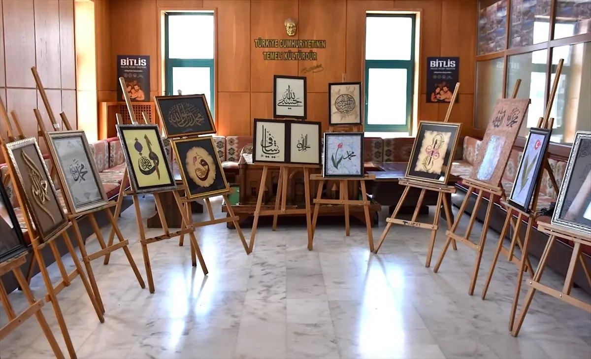 Bitlis’te Geleneksel Ebru ve Hat Sanatları Sergisi Açıldı