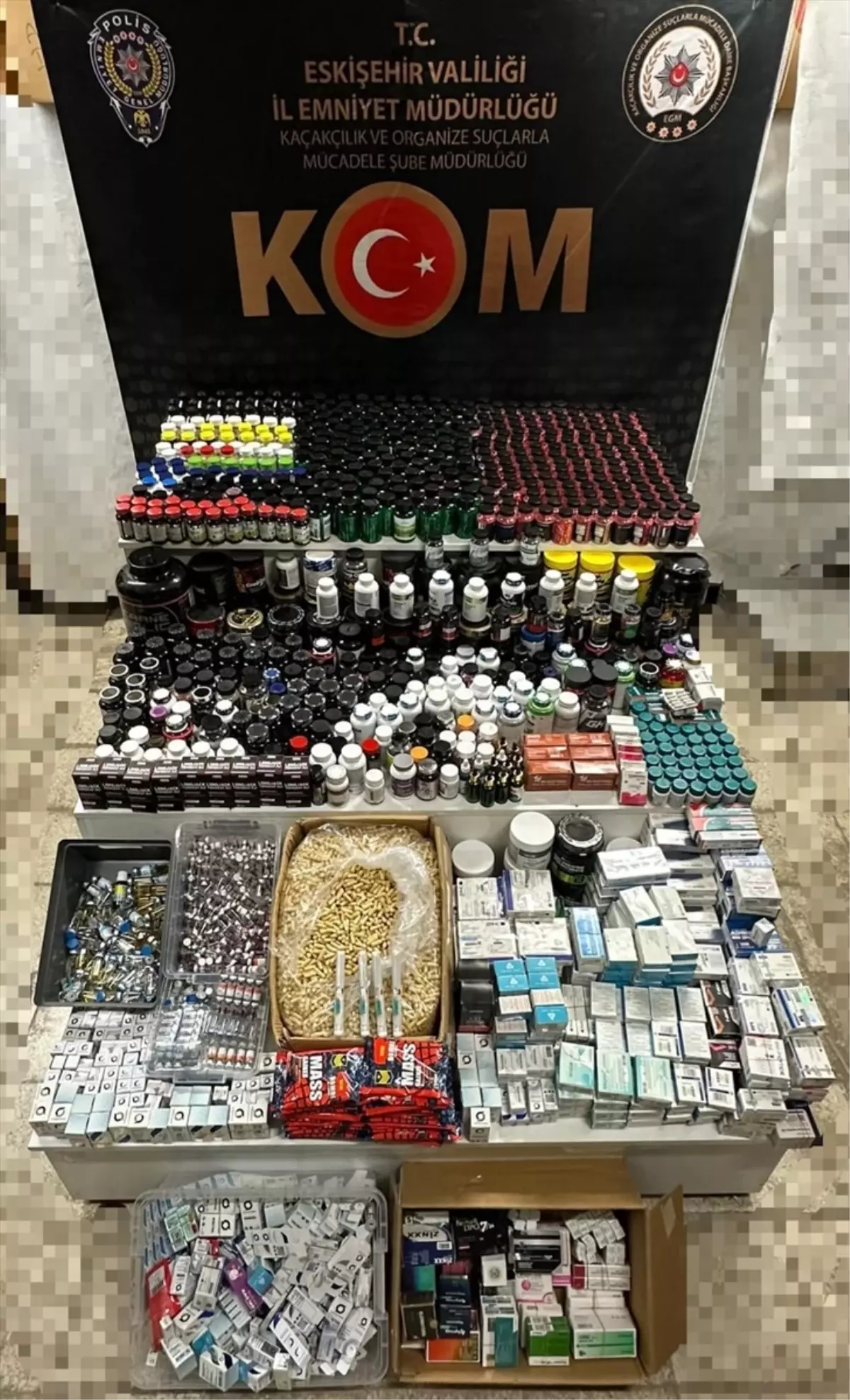 Eskişehir'de Polis, 158 Bin Gıda Takviyesi ve İlacı Ele Geçirerek Şüpheliyi Gözaltına Aldı