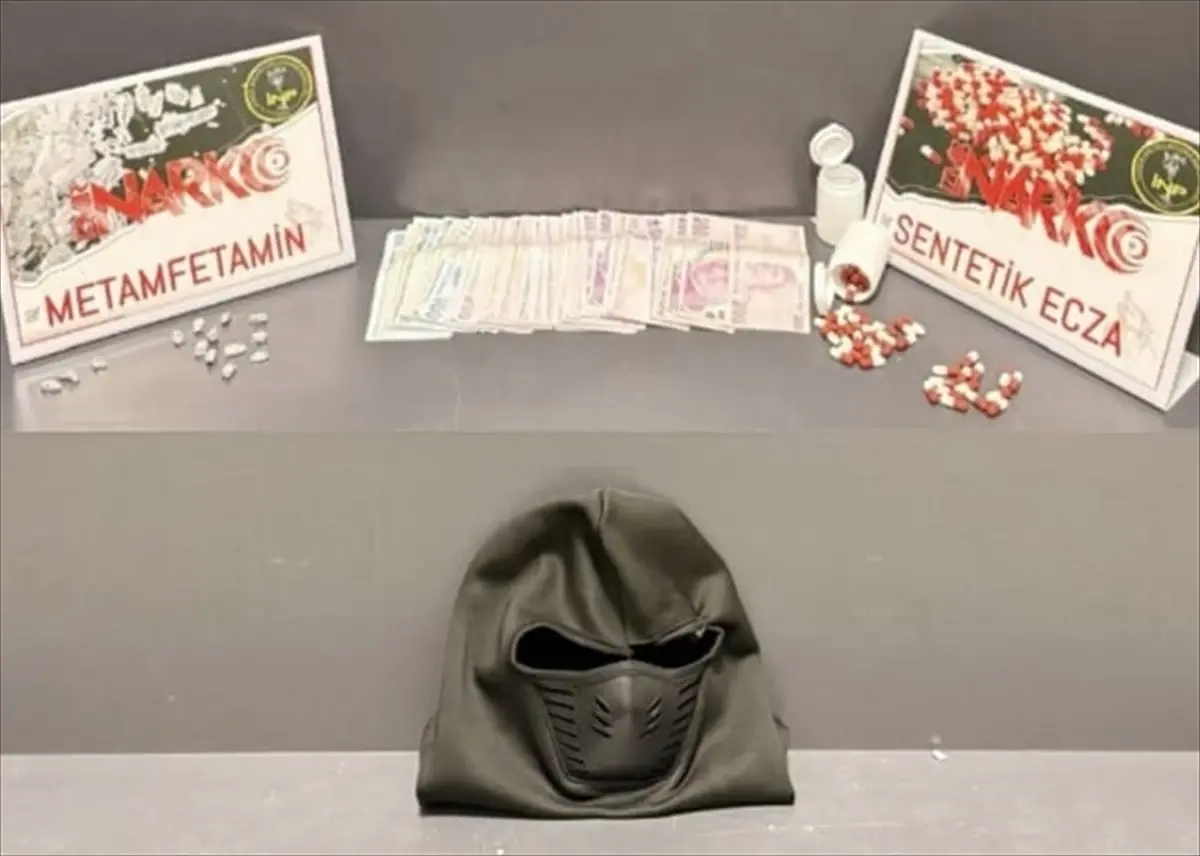 İzmir'de Uyuşturucu ve Silah Operasyonu: 10 Şüpheli Gözaltında