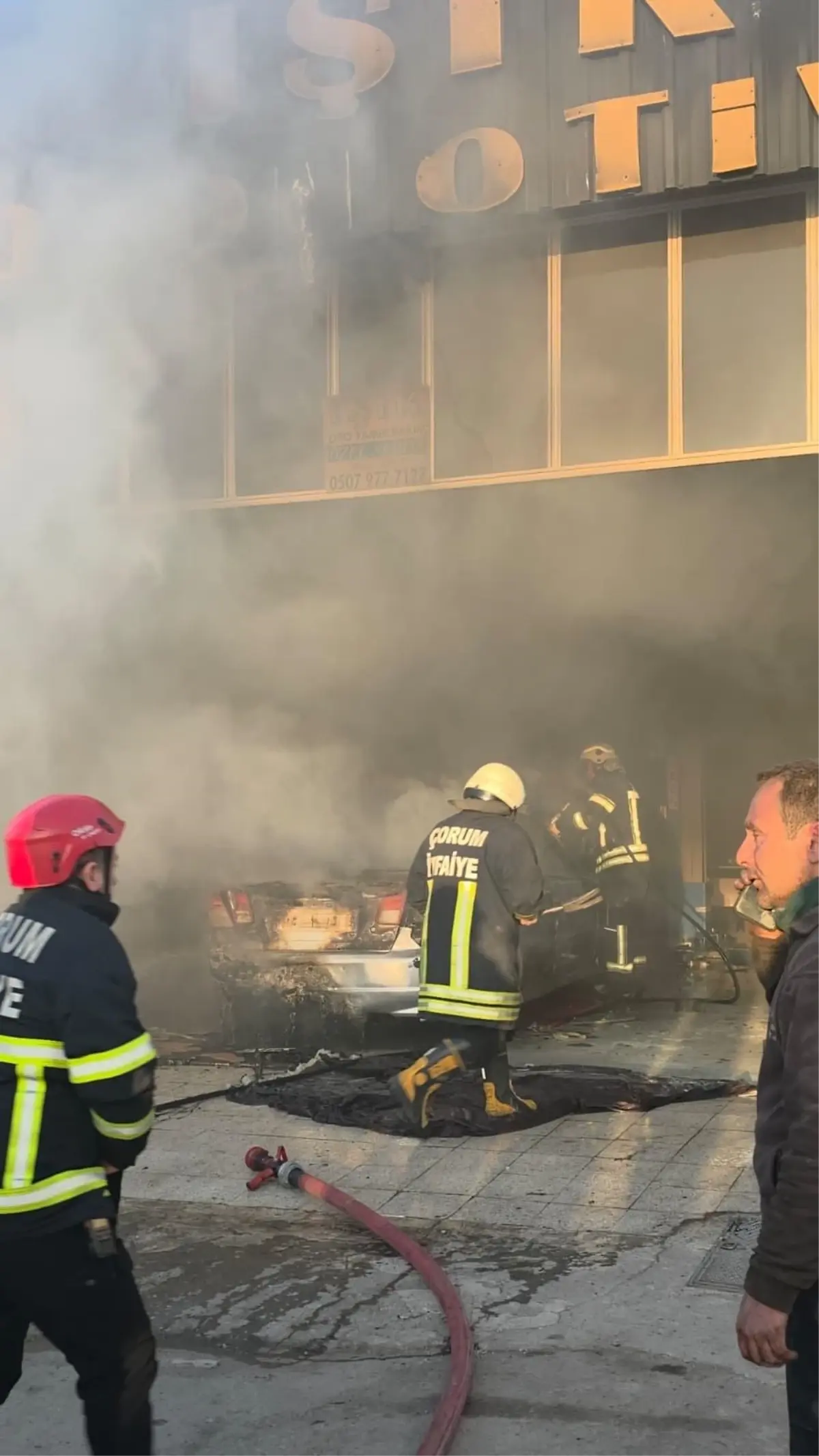 Çorum Küçük Sanayi Sitesi’nde Araç Tamiri Sırasında Yangın Çıktı, 3 İşçi Hafif Yaralandı