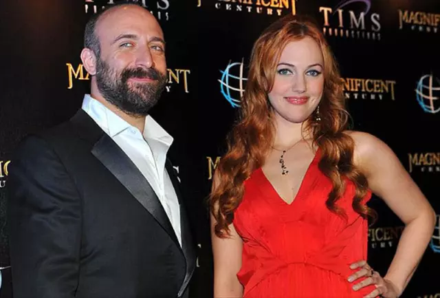 Meryem Uzerli sahne hazırlığı