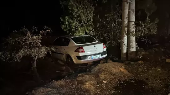 Elazığ'da Direksiyon Kontrolünü Kaybeden Sürücü Nedeniyle 4 Yaralı Trafik Kazası