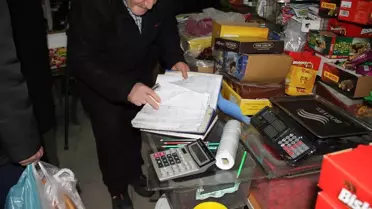 Polis memuru Zimem Defteri'ni kapatıyor