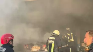 Yangın sırasında çıkan alevler