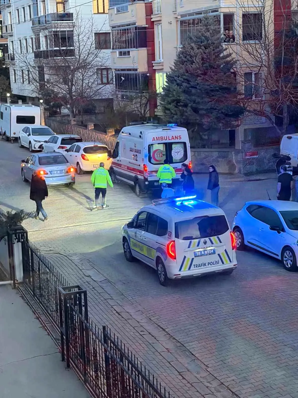 Lüleburgaz’da Otomobil Çarpmasıyla Motosikletli Kurye Hastaneye Kaldırıldı