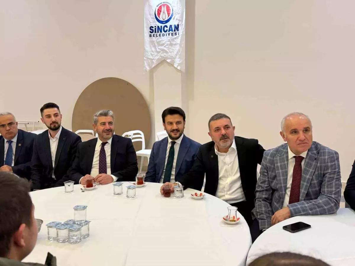 Sincan’da AK Parti İlçe Teşkilatı Ramazan İftarına Ev Sahibi Oldu