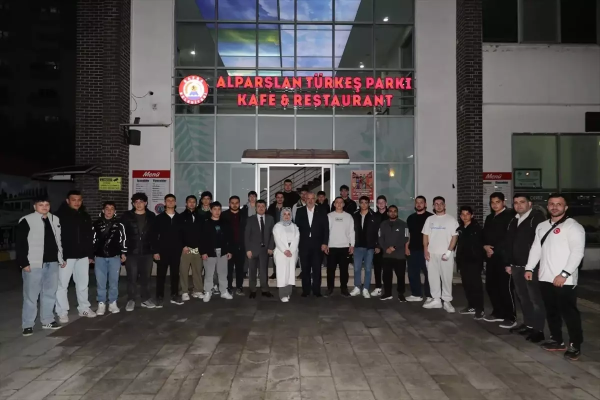 Bafra’da Gençlerin Sesine Kulak Veren Belediye Başkanı Hamit Kılıç’tan İftar Buluşması