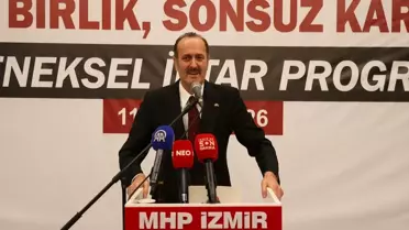 İftar programı sırasında Tamer Osmanağaoğlu'nun konuşma anı