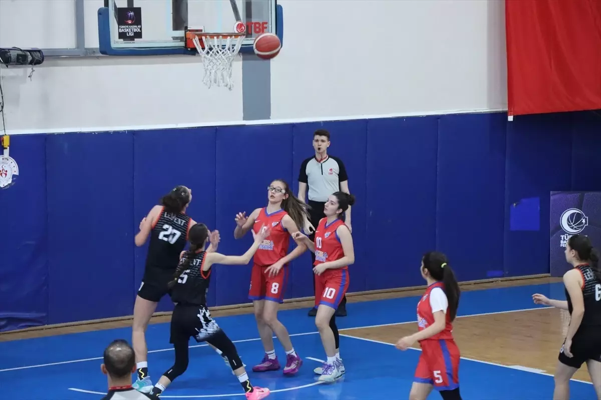 Kırklareli'de 14 Yaş Altı Kızlar Basketbol Şampiyonası 3. Gününde Heyecan Dorukta