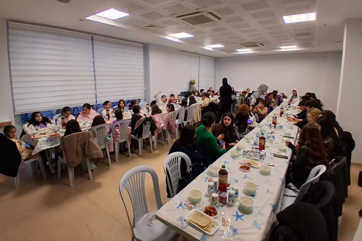 Havza Gençlik Merkezinde İftar Buluşması Gençleri Bir Araya Getirdi