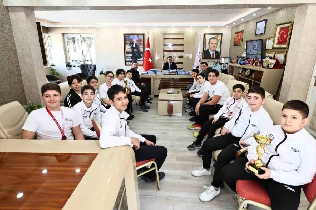 Manisa Su Topu Takımı Balıkesir Şampiyonasında Türkiye Üçüncüsü ve Beşincisi Oldu